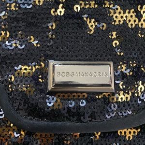 BCBG SMALL CLUTCH